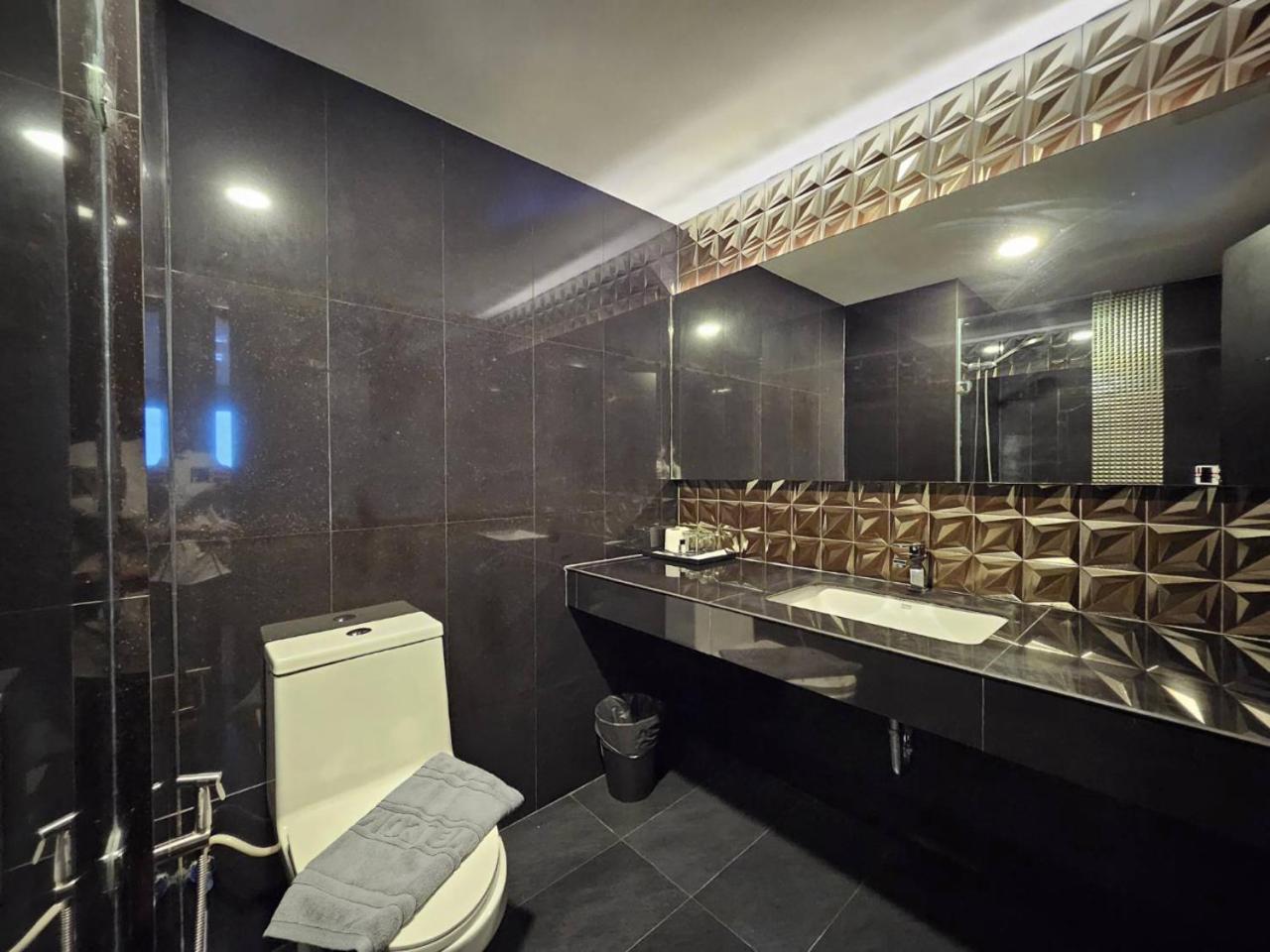 Oscar Palace Hotel & Wellness Center Ban Khlong Phruan Exterior photo